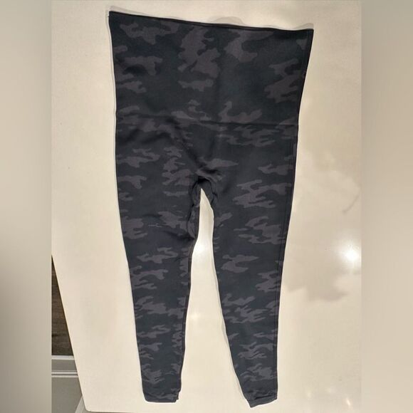 Spanx Camo Seamless Legging - Picture 3 of 5